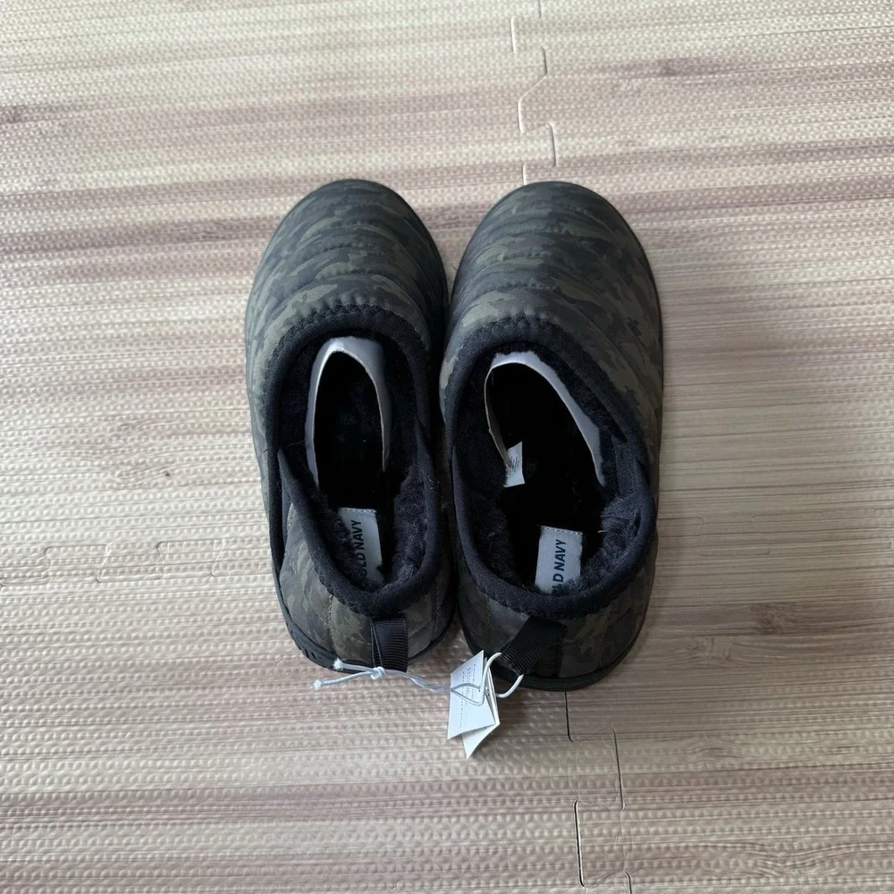 Old Navy Boys Camouflage Quilted Slip-On Slippers, Fleece Lined, XXL(5y-6y)